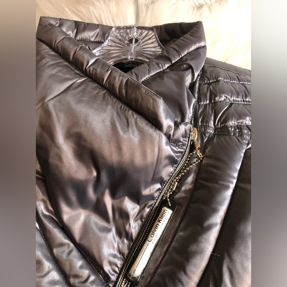 Calvin Klein Performance Vest. New without Tags - Picture 5 of 10